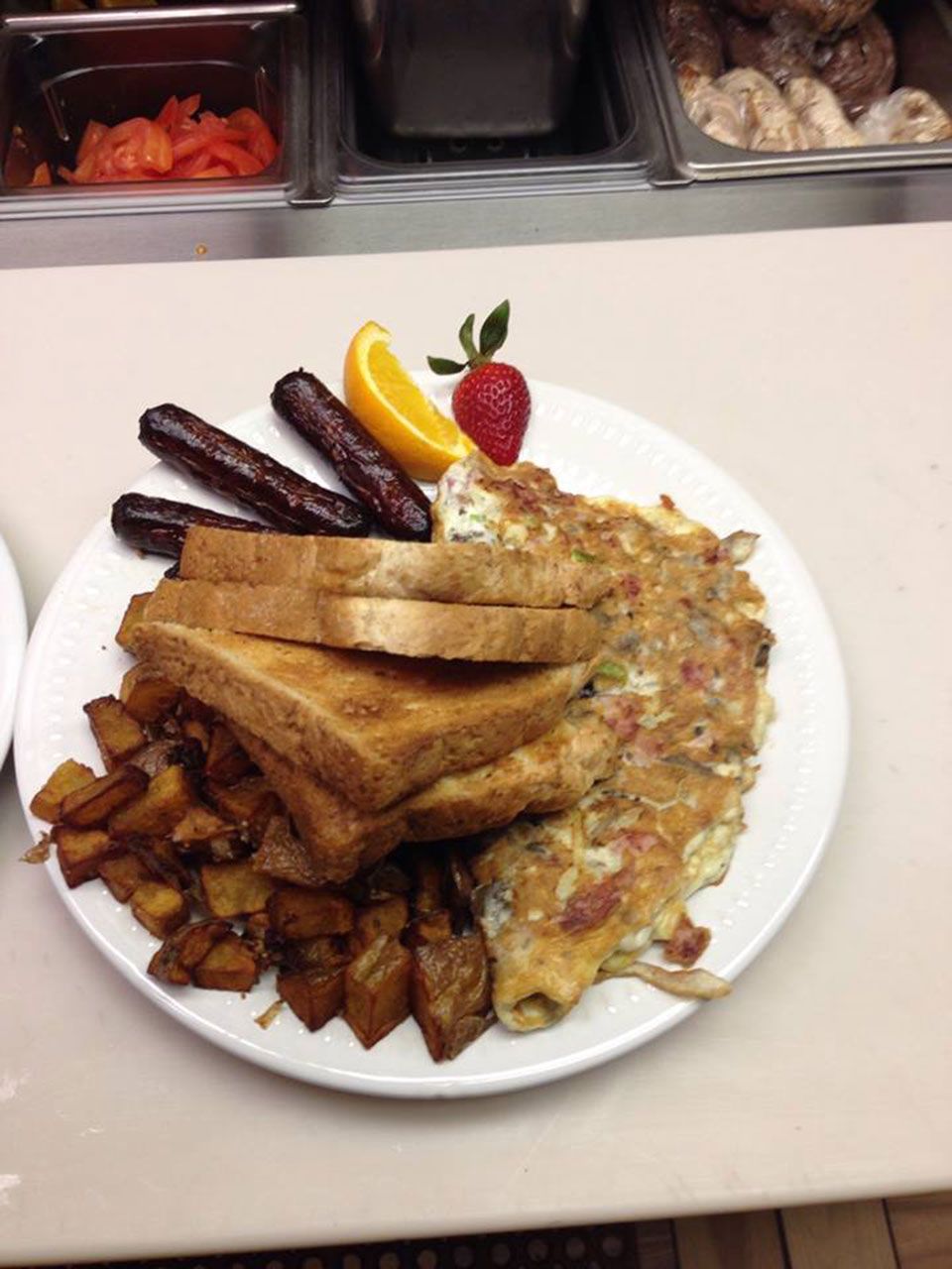 Hearty breakfast with eggs, bacon and hashbrowns